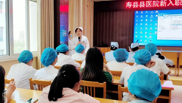 秦艷新護士培訓(xùn)-1.jpg