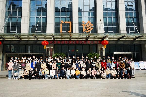 縣醫(yī)院馳援合肥人員合影.jpg
