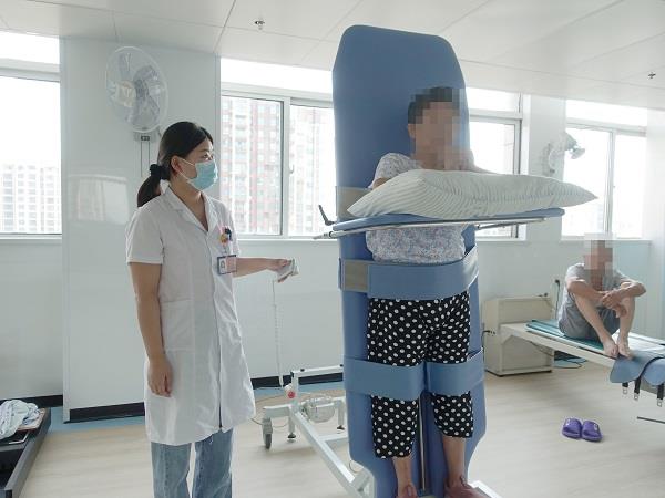 電動(dòng)起立床訓(xùn)練.jpg