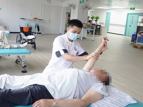 偏癱推拿治療.jpg
