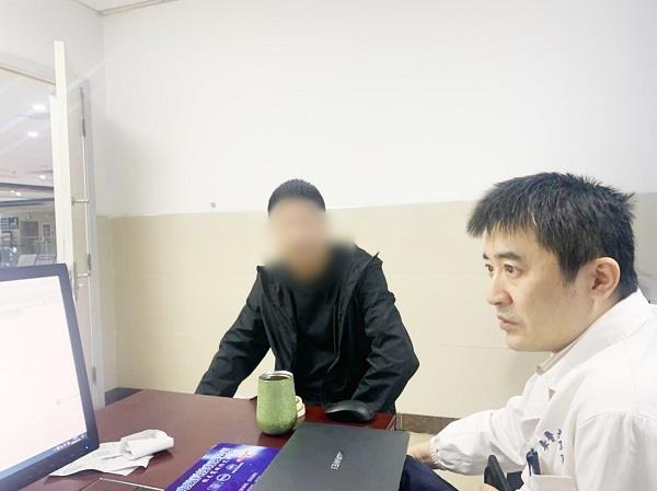 安醫(yī)專家在我院坐診.jpg